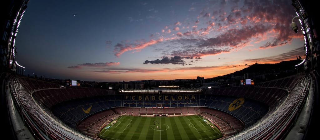 Camp Nou, Espanha (futebol) - 99.354 espectadores