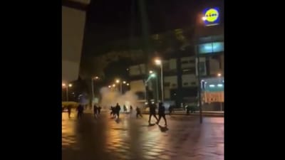 VÍDEOS: claques do Sporting e Besiktas envolvem-se em confrontos - TVI