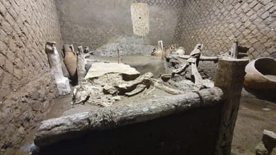 Arqueólogos descobrem "câmara de escravos" em Pompeia - TVI