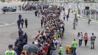 Milhares chegam a Goiânia para prestar a última homenagem a Marília Mendonça - TVI
