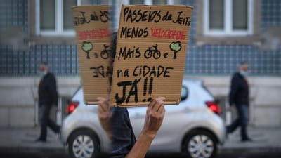 Centenas desfilam em Lisboa em protesto por maior justiça climática - TVI