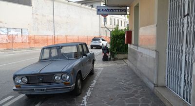Veículo estacionado há 47 anos no mesmo local torna-se atração turística em Itália - TVI