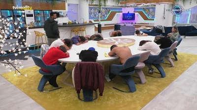 Os concorrentes jogam ao «A aldeia adormece» - Big Brother