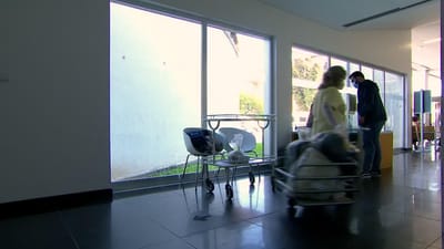 Dois feridos do incêndio no Hospital de São João ainda com "prognóstico muito reservado" - TVI