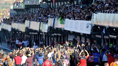 VÍDEOS: o enorme tributo a Rossi em Valência na despedida do Moto GP - TVI