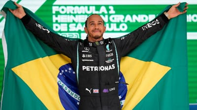 Fórmula 1: pilotos solidários com Lewis Hamilton e contra o racismo - TVI