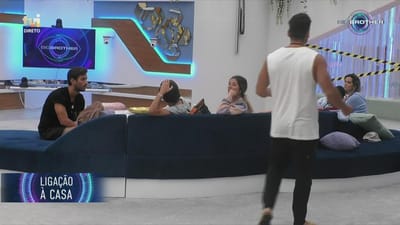 Rui Pinheiro oferece presente envenenado a Débora - Big Brother