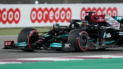 Fórmula 1: Hamilton sai da frente no Grande Prémio do Qatar - TVI