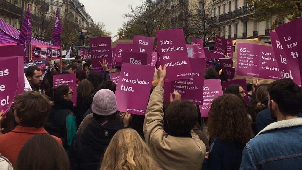 Manifestações em França pelos direitos das mulheres