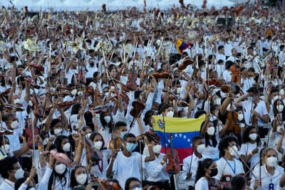 Venezuela bate recorde do Guinness com maior orquestra do mundo - TVI