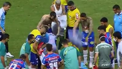 VÍDEO: jogador perde os sentidos em pleno jogo no Brasileirão - TVI