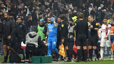 Lyon-Marselha: Payet apresentou queixa após ter sido atingido por garrafa - TVI
