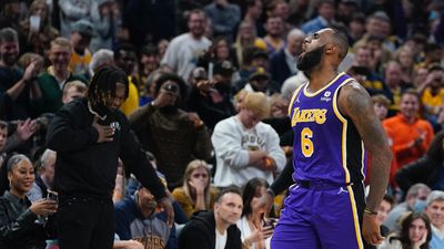 VÍDEO: LeBron brilha na vitória dos Lakers em Indiana - TVI