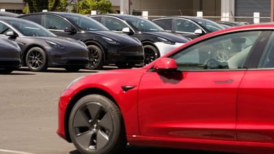 Proprietários de Tesla estão maravilhados - e alarmados - com a "condução totalmente autónoma" - TVI