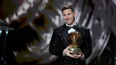 Messi vence sétima Bola de Ouro da carreira! - TVI