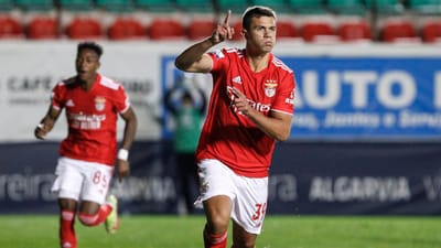 II Liga: com Jesus a ver, Benfica B goleia Estrela na Reboleira - TVI