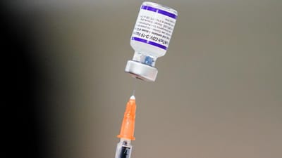 Farmacêuticas produtoras de vacinas privilegiam lucro e não as pessoas, acusa Amnistia - TVI