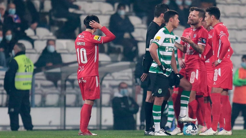 Tiago Martins expulsou Kanya Fujimoto aos 12 minutos do Gil Vicente-Sporting (Manuel Fernando Araújo/LUSA)