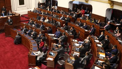 Peru declara estado de emergência e recolher obrigatório devido a protestos - TVI