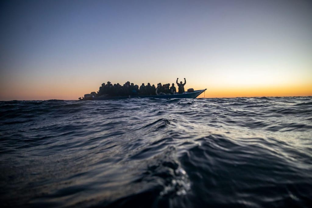 Migrantes no Mediterrâneo (AP Photo/Bruno Thevenin)