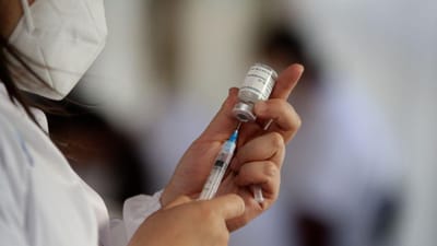 Professores e funcionários do ensino superior podem ser vacinados com dose de reforço este fim de semana - TVI