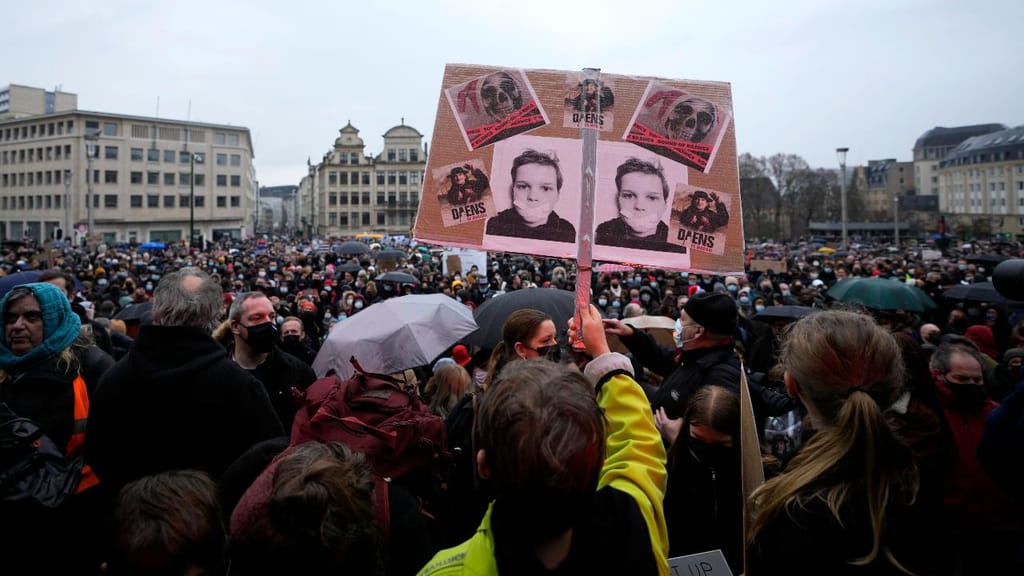 Milhares de pessoas protestam contra o fecho de teatros e cinemas na Bélgica