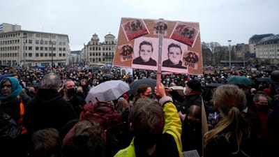 Covid-19: Milhares de pessoas protestam contra o fecho de teatros e cinemas na Bélgica - TVI