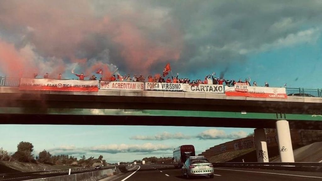 FOTO: adeptos deixam mensagem de apoio ao Benfica e a Veríssimo (instagram Benfica Stuff)