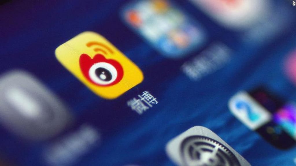  Weibo, a versão altamente censurada do Twitter na China, foi multado em milhões de dólares por não censurar o suficiente