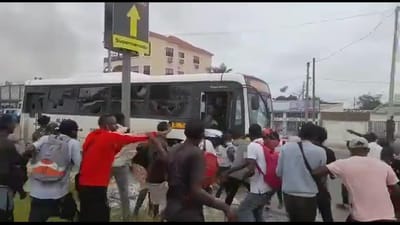 Vandalismo, estradas cortadas e enchentes nas paragens: greve de taxistas em Luanda faz 17 detidos - TVI
