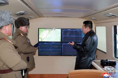 Coreia do Norte diz que lançamento de míssil hipersónico foi bem sucedido - TVI