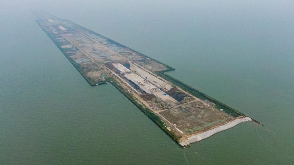 Uma fotografia aérea tirada a 5 de setembro de 2021 da secção de Nanquan do recém-inaugurado Túnel Taihu, na província de Jiangsu, no leste da China.
