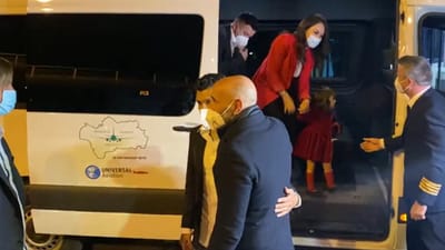 VÍDEO: Corona foi recebido por Monchi na chegada a Sevilha - TVI