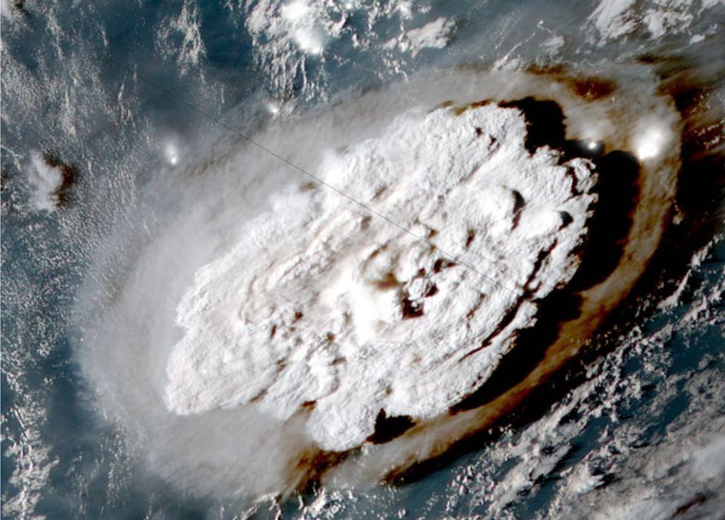 Erupção de vulcão submarino em Tonga Foto: NOAA