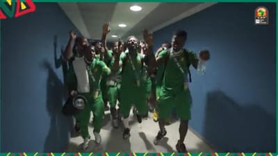 Camarões elevam o nível: a festa dos jogadores... antes do jogo (VÍDEO) - TVI