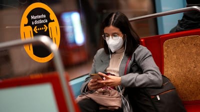 Governo retirou obrigatoriedade, mas DGS recomenda uso de máscara nos transportes públicos - TVI