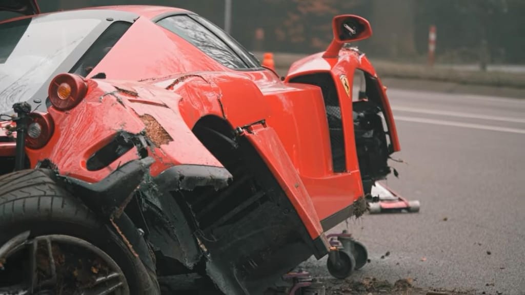 Ferrari Enzo em acidente na Holanda (captura YouTube)