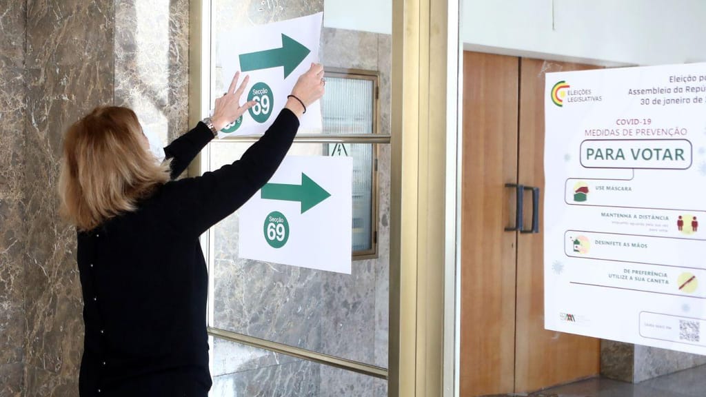 Lisboa prepara mesas de voto antecipado para as eleições legislativas (Lusa/António Pedro Santos)