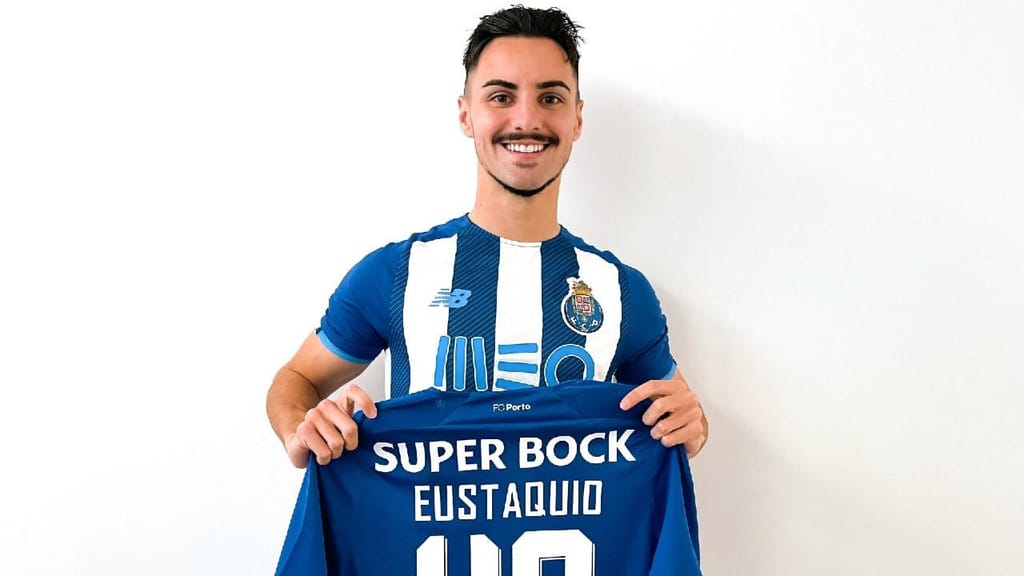 Stephen Eustáquio, chega ao FC Porto por empréstimo do Paços de Ferreira