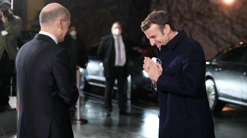 Olaf Scholz e Emmanuel Macron encontram-se para discutir situação na Ucrânia (Tobias Schwarz/AP)