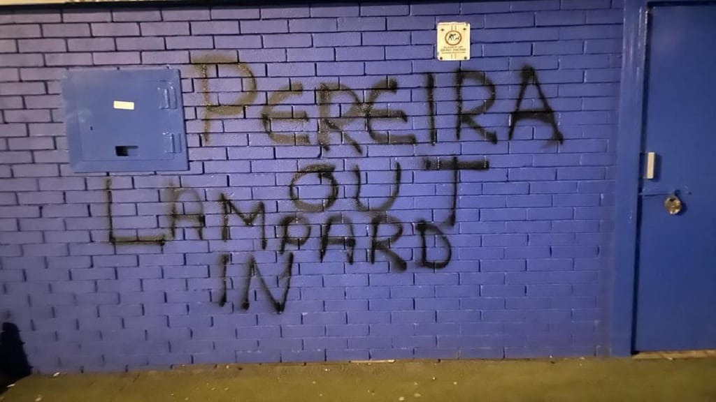 Adeptos do Everton protestam contra chegada de Vítor Pereira