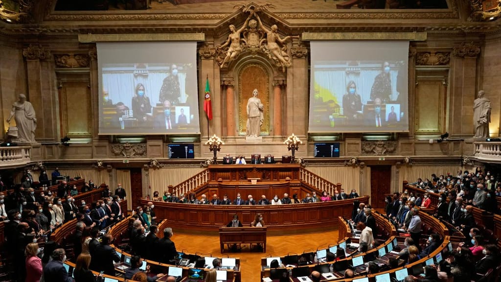 No dia 27 de outubro, o Parlamento chumbou o Orçamento para 2022 apresentado pelo PS, o que fez com que o Governo não tivesse condições para continuar. Foto: Armando Franca/AP