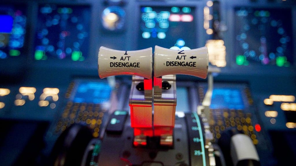 Um simulador de voo a reproduzir o cockpit de um Boeing 737 no Air Show de Paris, em 2011. Foto: JOEL SAGET/AFP via Getty Images