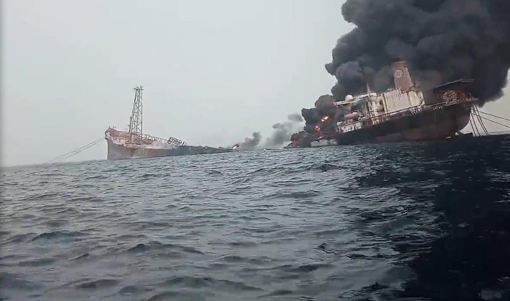 Explosão de navio na Nigéria (Twitter)