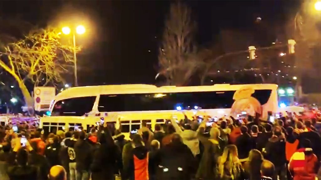 Autocarro do Real Madrid atacado na chegada ao estádio San Mamés (Marca)