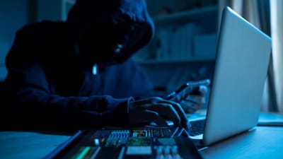 Hackers russos passaram meses sem serem detetados no interior de redes militares europeias - TVI