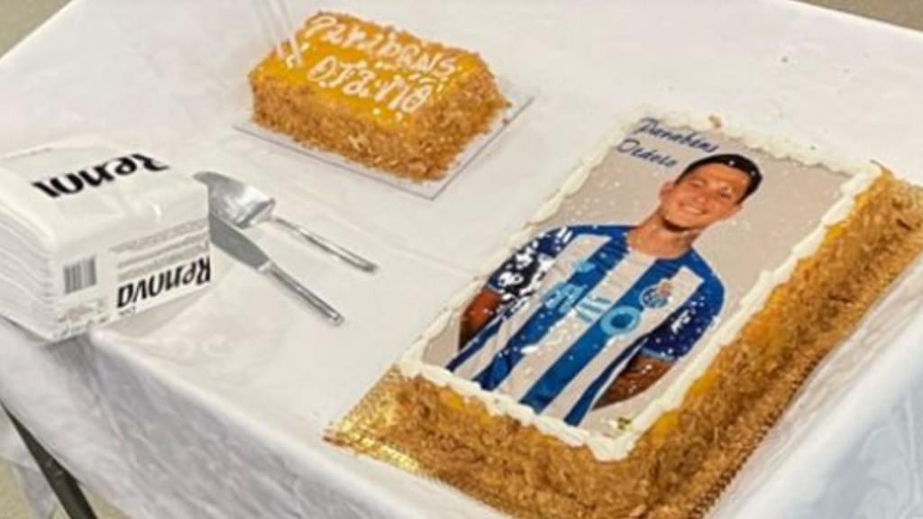 FC Porto: Otávio faz 27 anos e tem direito a bolo e a uma