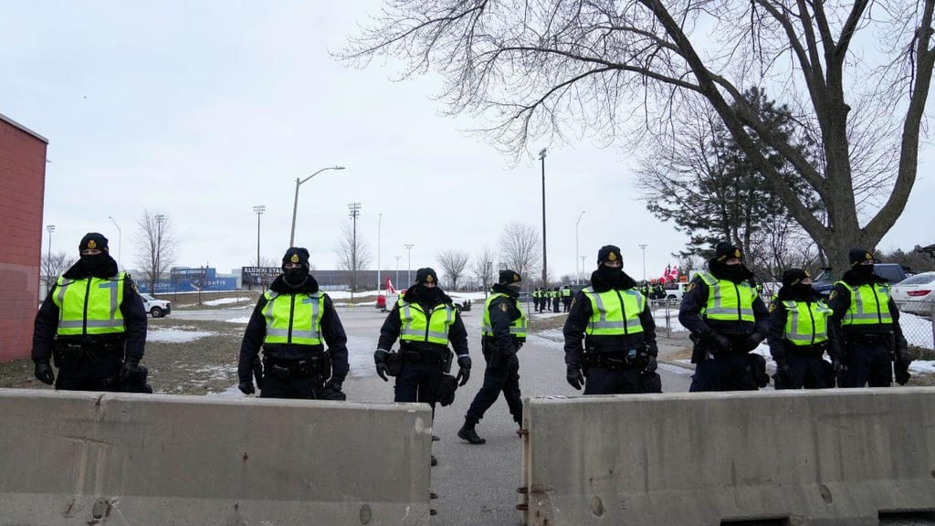 Polícia põe fim ao protesto na Ponte Ambassador, Canadá (AP)
