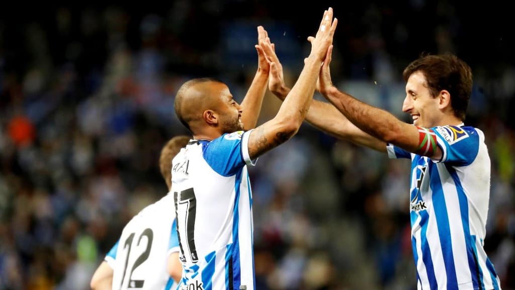 Rafinha e Mikel Oyarzabal marcaram os golos da vitória da Real Sociedad ante o Granada (Juan Herrero/EPA)