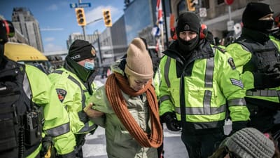 Polícia canadiana recupera quase totalidade do controlo da cidade de Ottawa - TVI